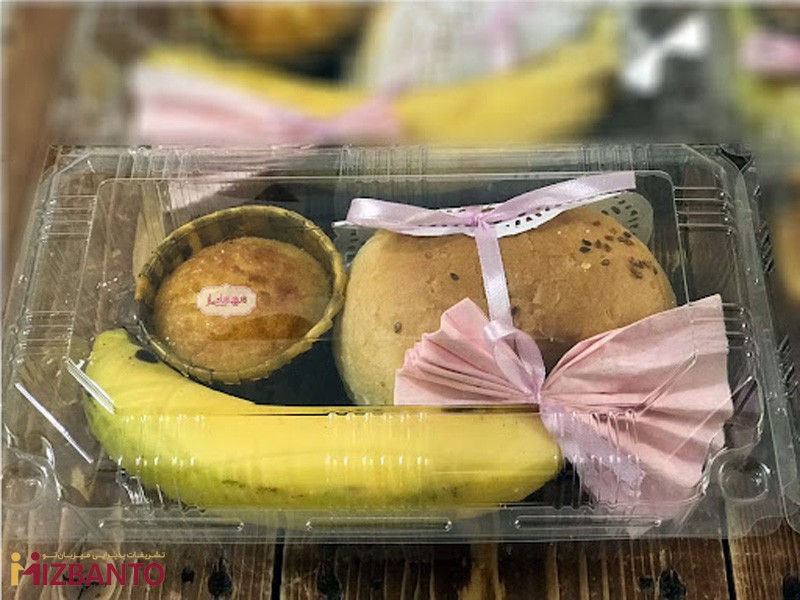 قرار دادن انواع میوه در دسته بندی پلاستیکی