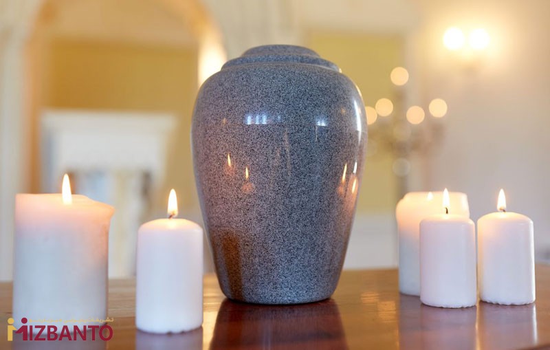 قرار دادن شمع ها در کنار کوزه